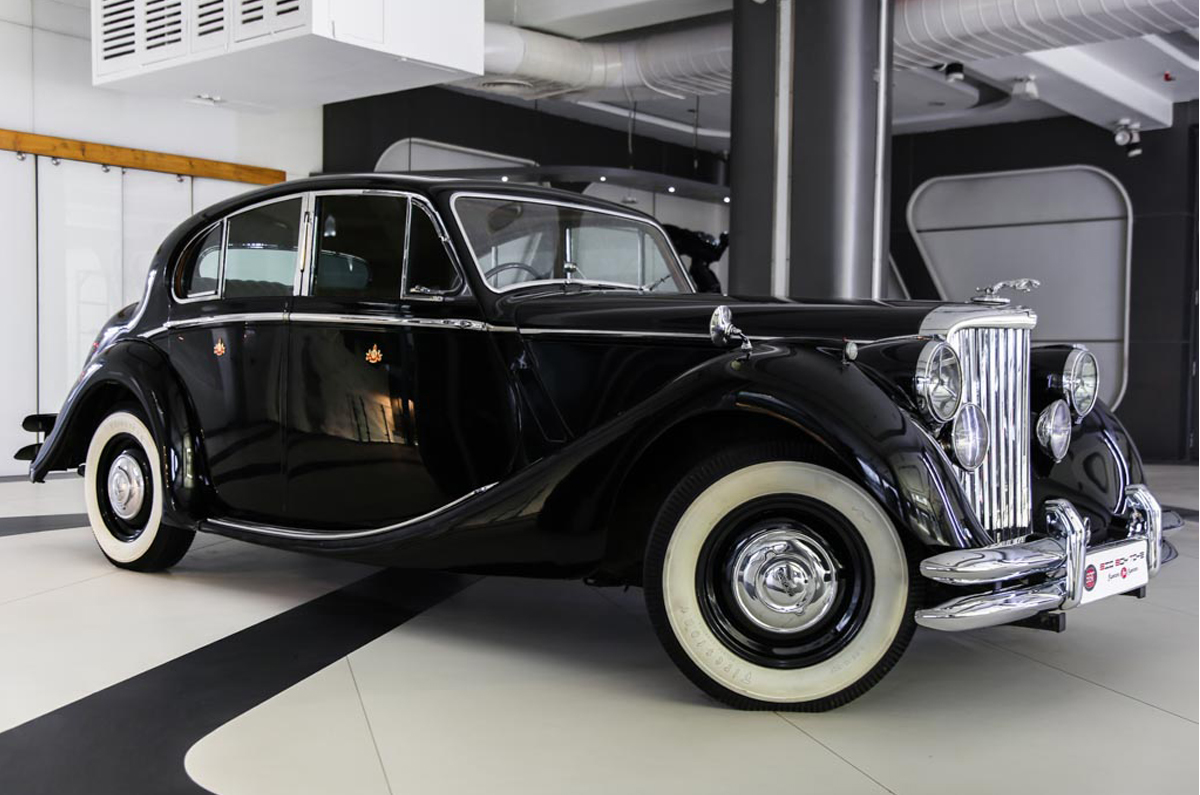 1951 Jaguar Mark V front quarter