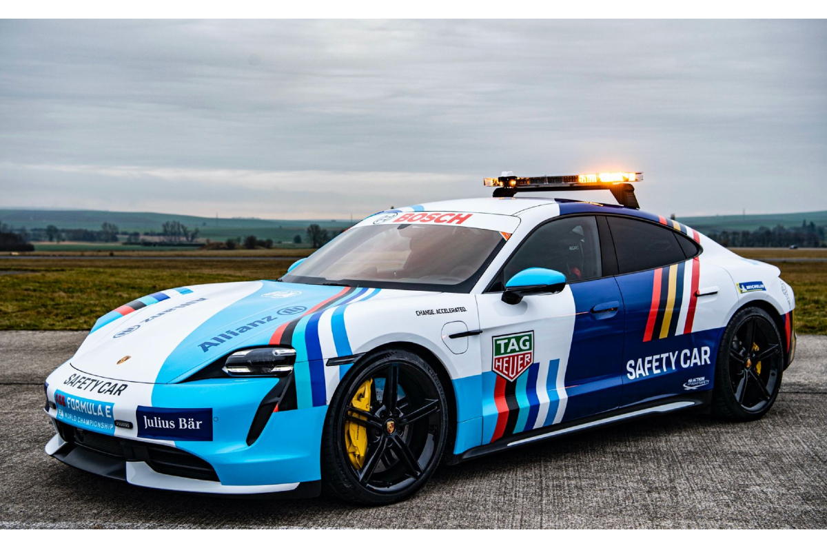 Porsche Taycan 2022 Formula E safety car front quarter 