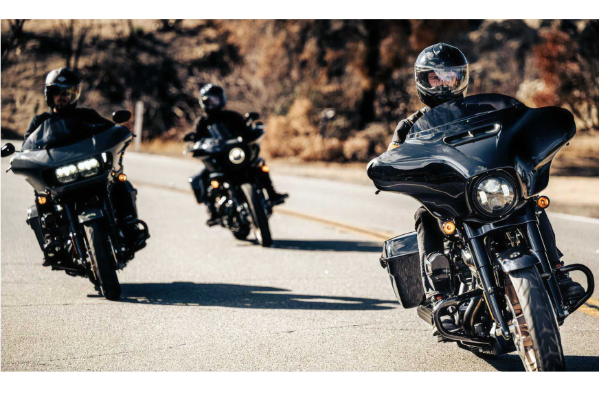 The 2022 Street Glide ST (right) and 2022 Road Glide ST (left)
