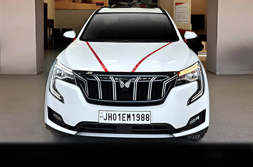 New Mahindra XUV700 exterior front