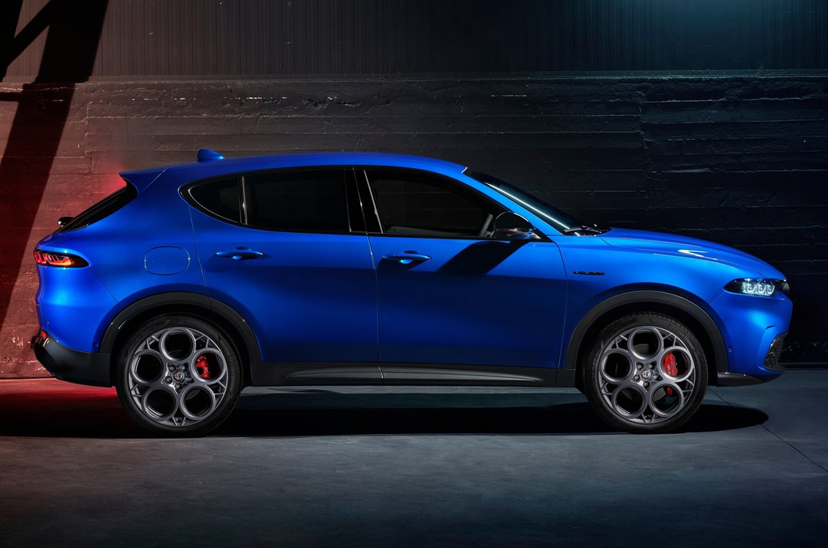 Alfa Romeo Tonale side