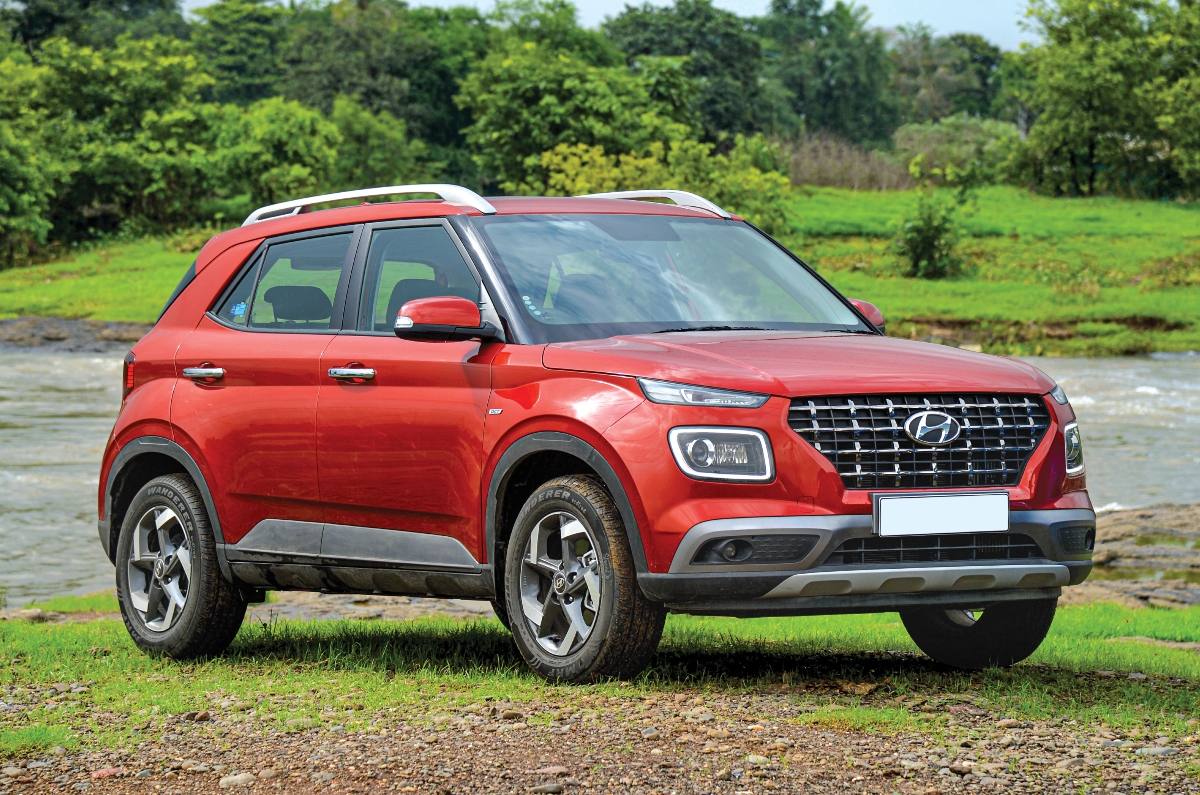 Rs 9.5 lakh can get you a range-topping Venue SX (O) turbo-petrol manual with just 15,000km.
