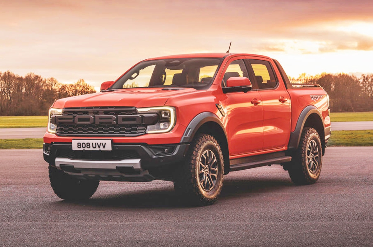 2022 Ford Ranger Raptor front quarter 