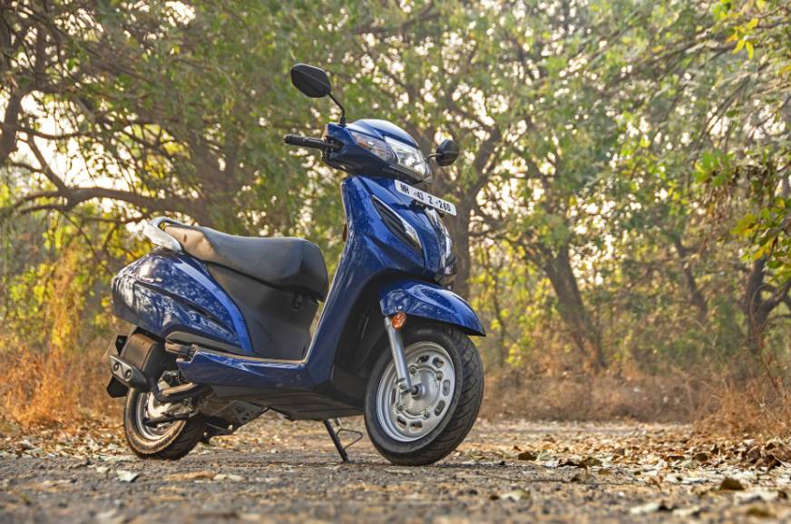 Honda Activa front three-quarter image
