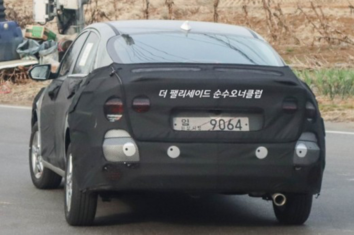 Hyundai Verna rear spied 