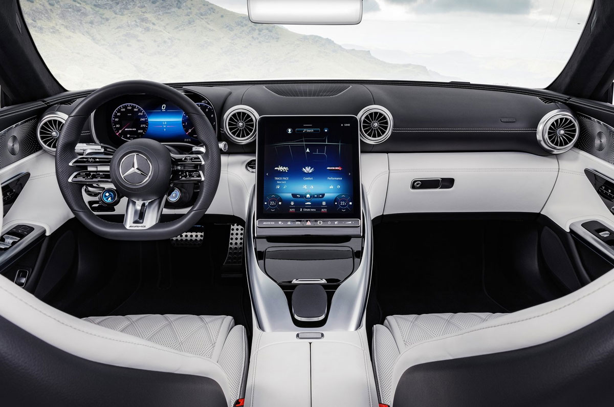 Mercedes-Benz AMG SL 43 interior