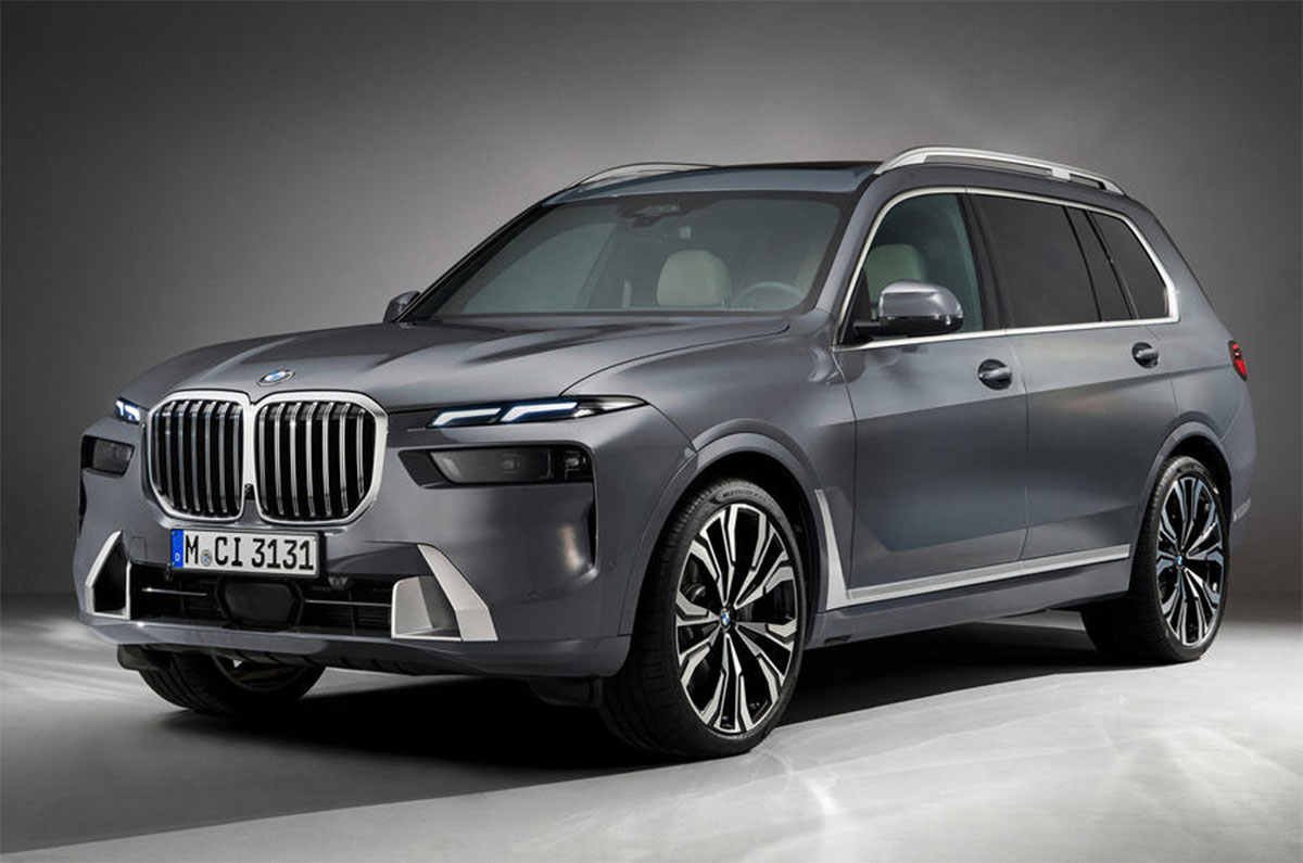 2023 BMW X7 facelift front quarter