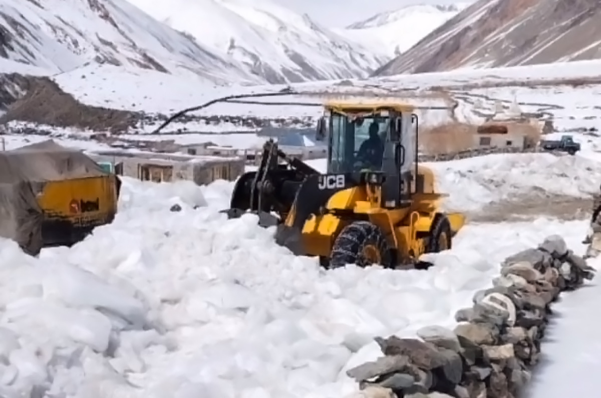 BRO Shinku La pass road works