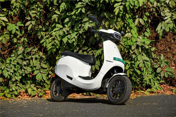Ola S1 Pro reverses without warning, severely injures rider