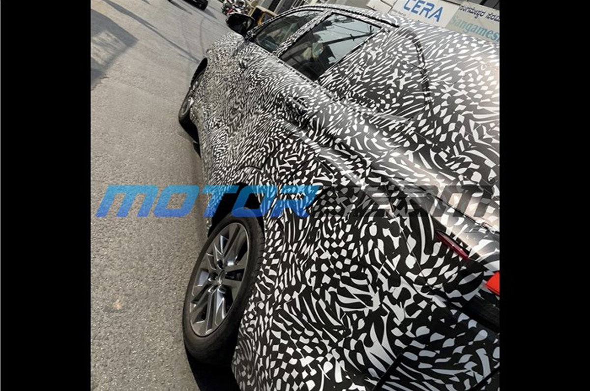 Next-gen Toyota Innova spied rear quarter