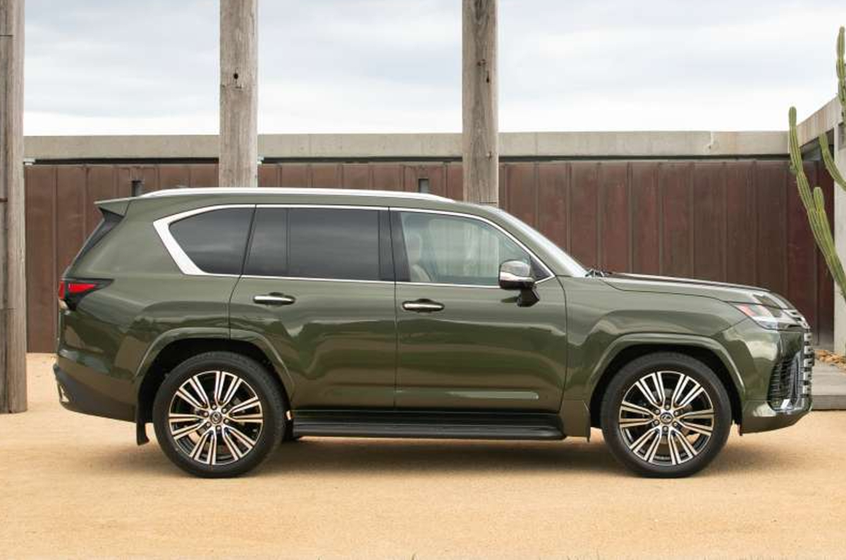 Lexus LX 500d side profile