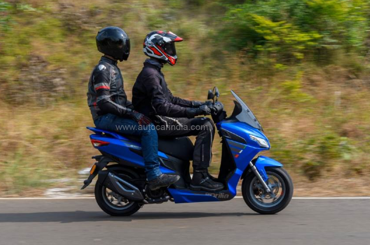 Bike with online helmet