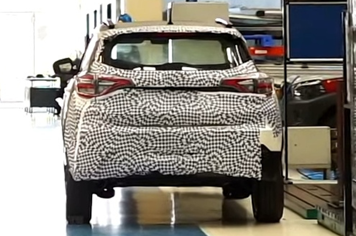 Mahindra XUV400 EV spy shot