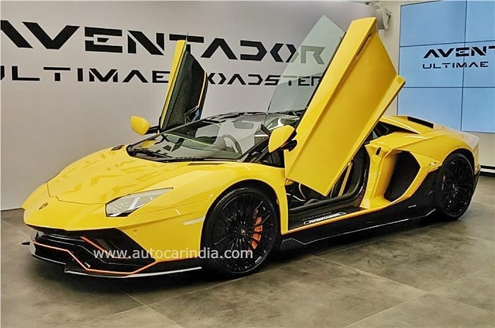 Lamborghini Aventador Ultimae front quarter 