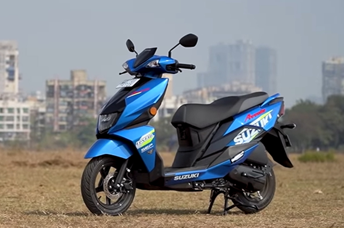 Suzuki Avenis 125 front quarter