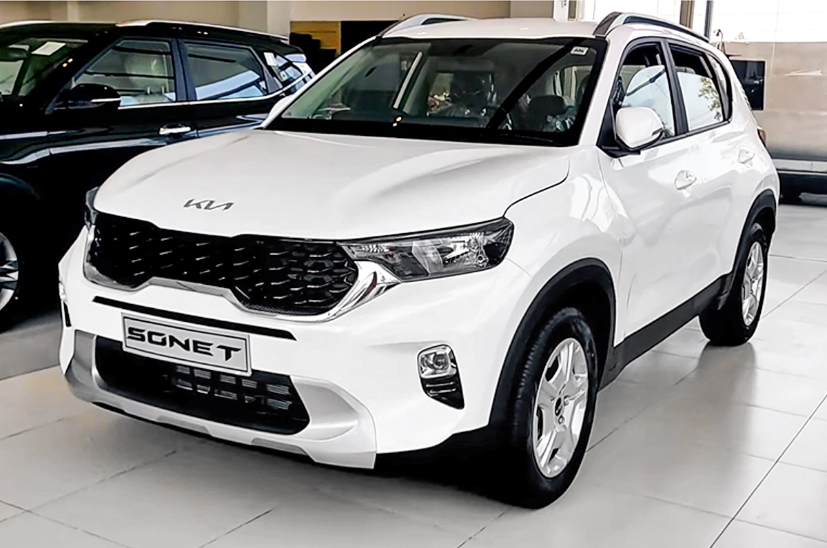 Kia Sonet front quarter
