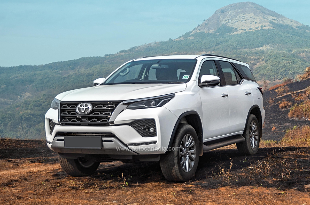2022 Toyota Fortuner front quarter