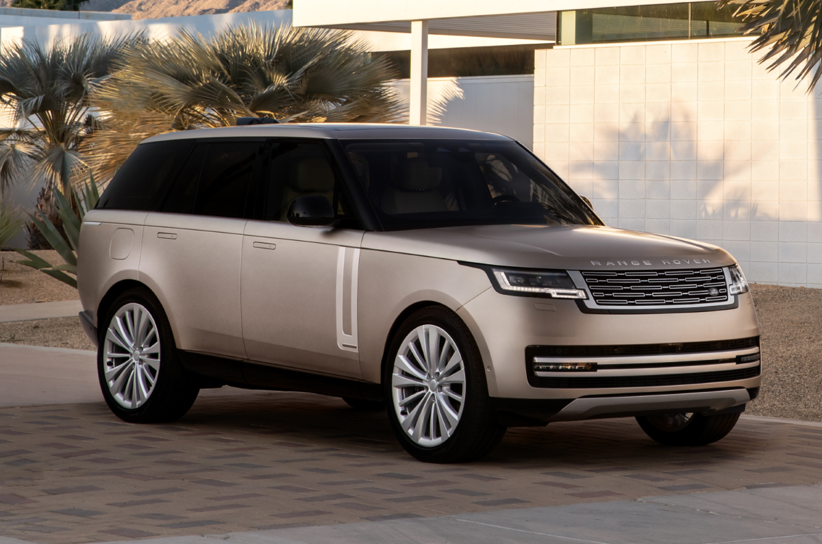 2022 Range Rover front three quarter