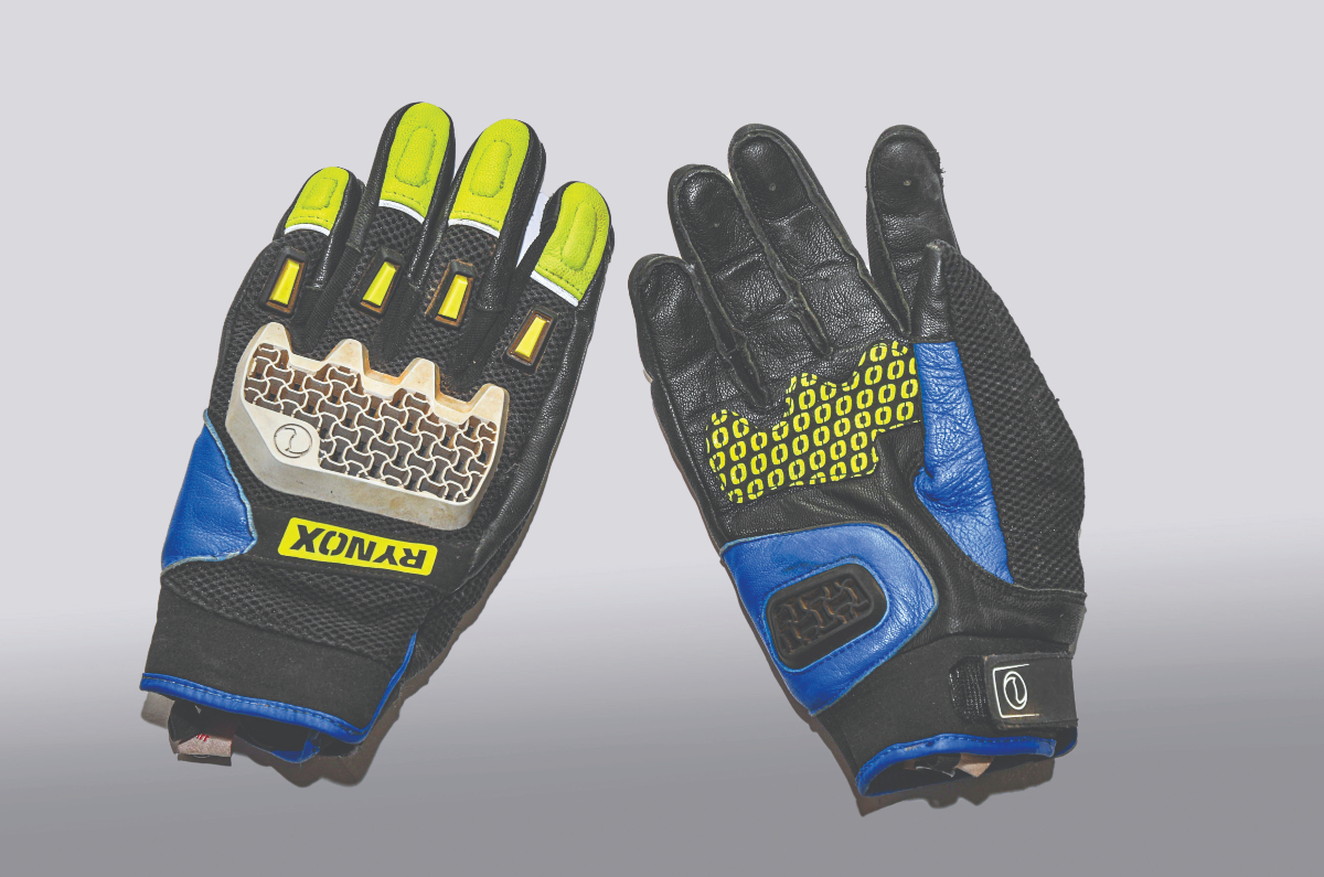 Rynox bike hot sale gloves