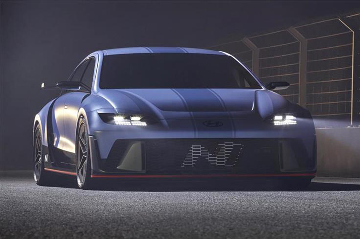 Hyundai RN22e front quarter