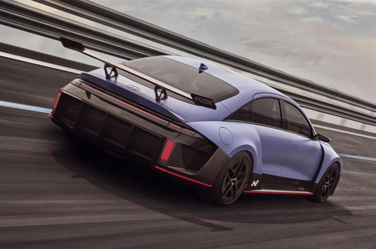 Hyundai RN22e rear quarter