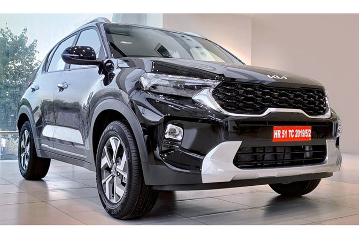 Kia Sonet front quarter