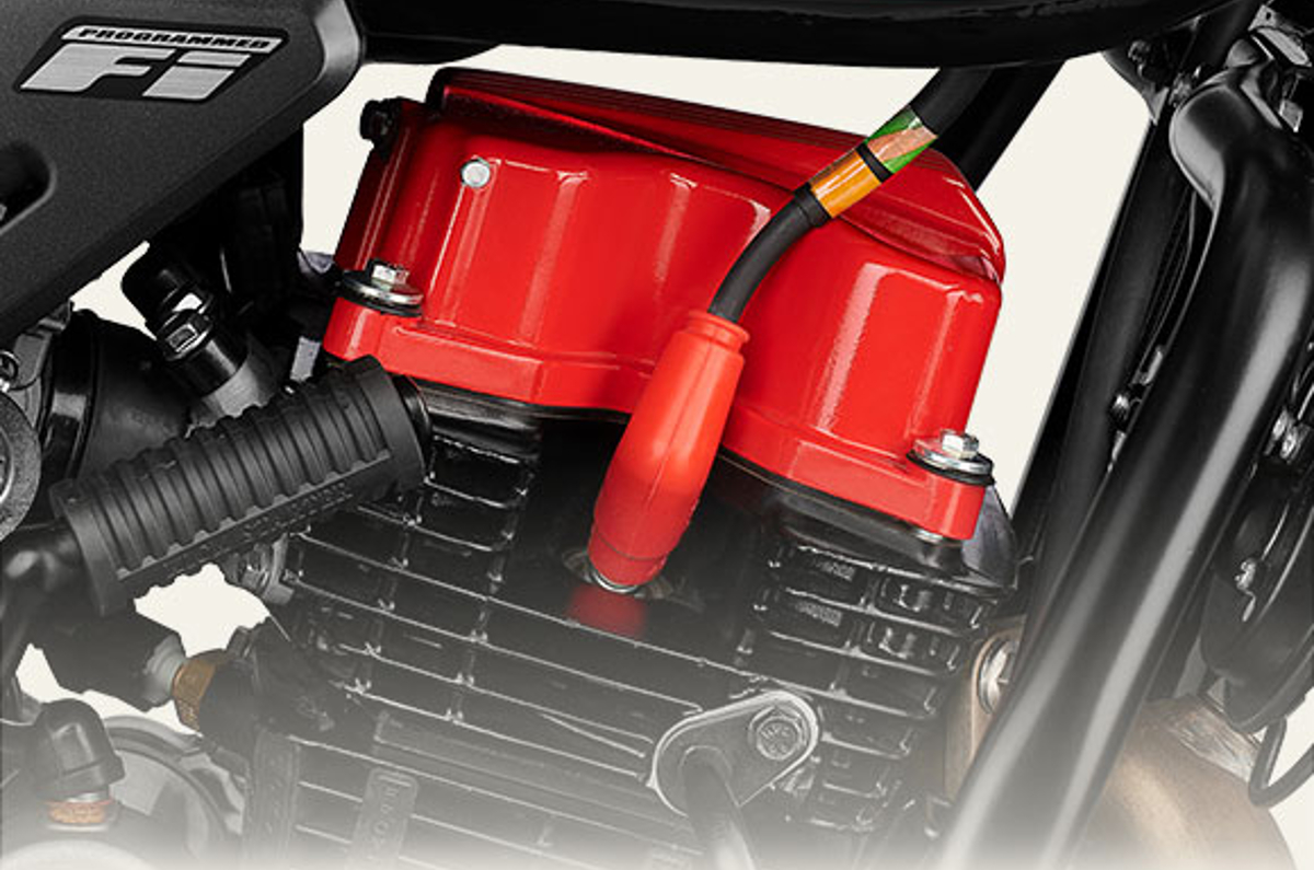 Xpulse 200 4V red cylinder head static image.