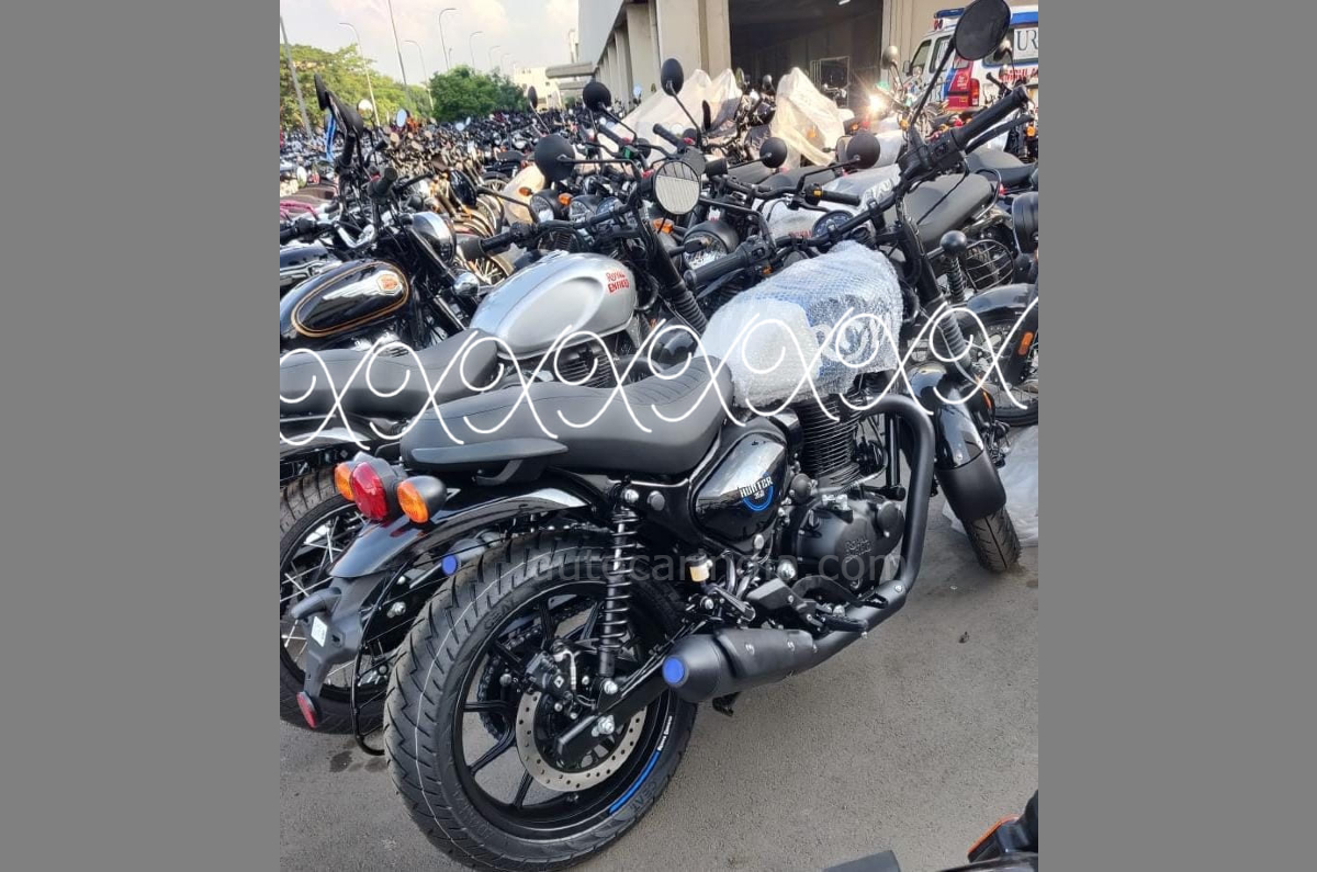 Royal Enfield Hunter 350 spotted at dealership.