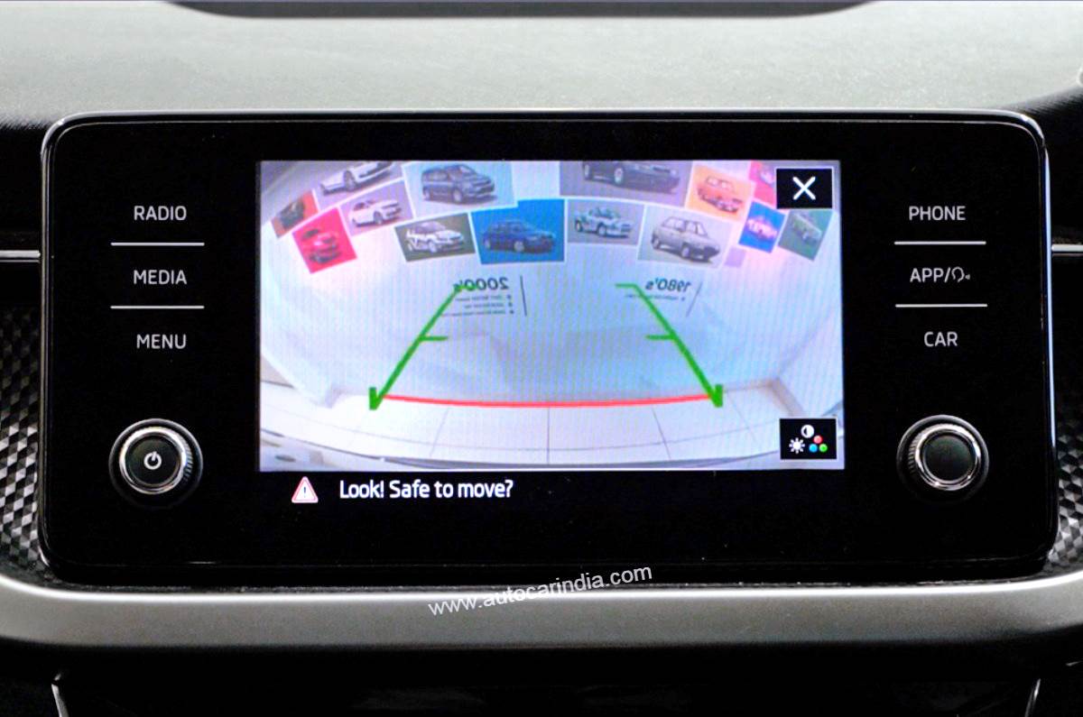 Skoda 8 inch touchscreen reverse camera