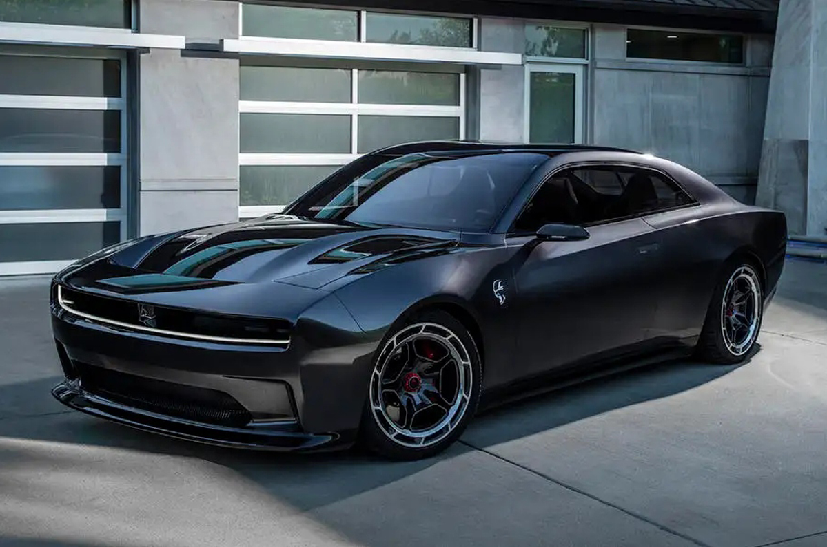 Dodge Charger Daytona SRT concept front quarter 