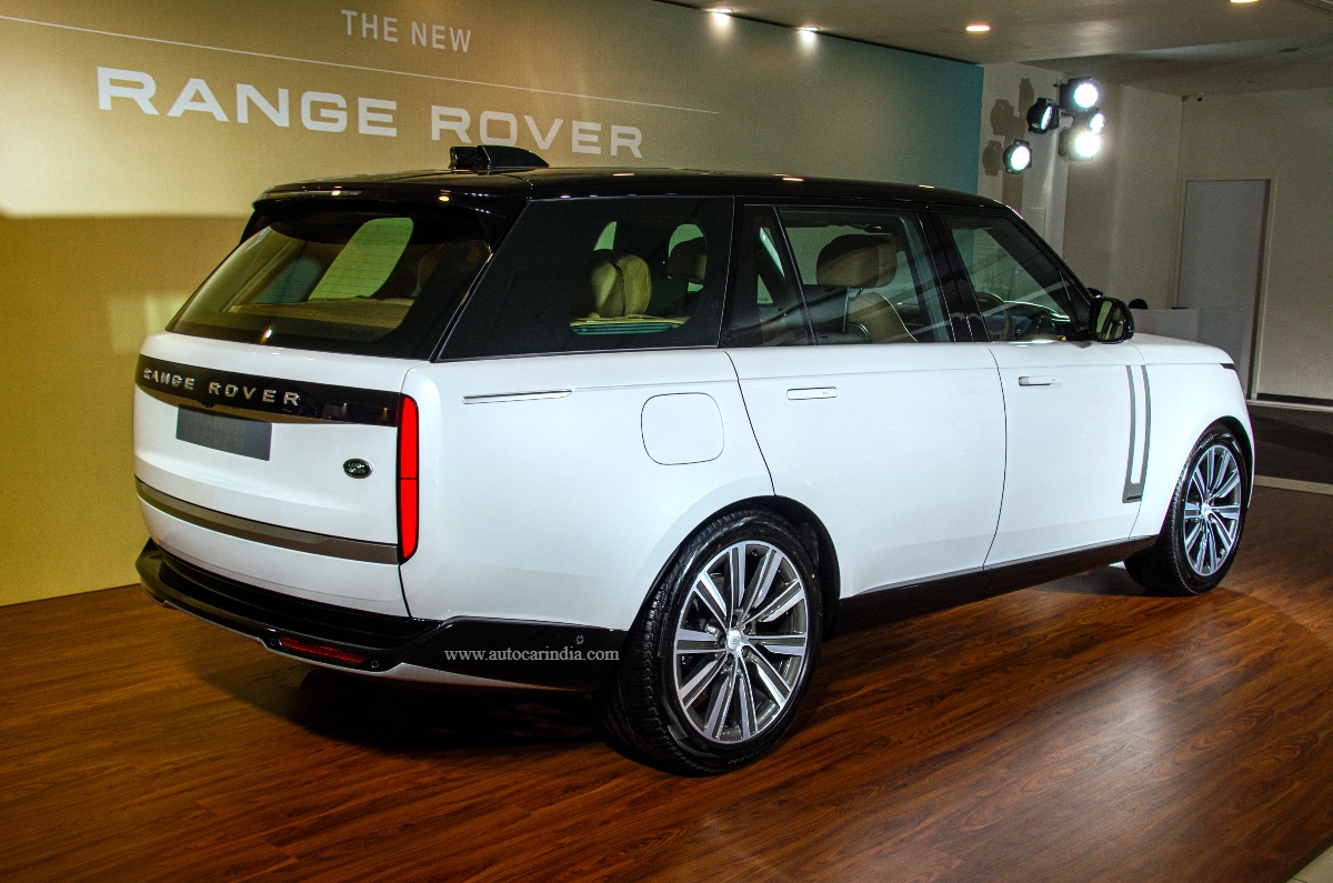 2022 Range Rover rear right quarter