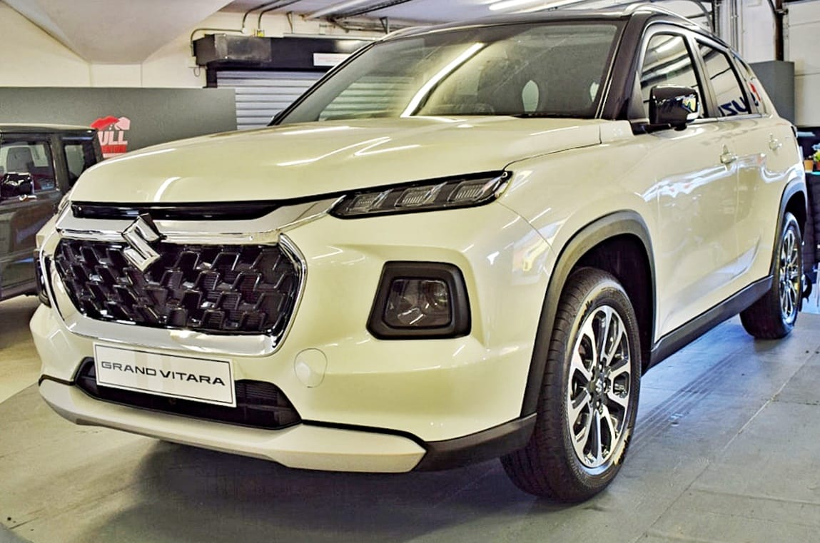 South Africa-spec Grand Vitara front quarter