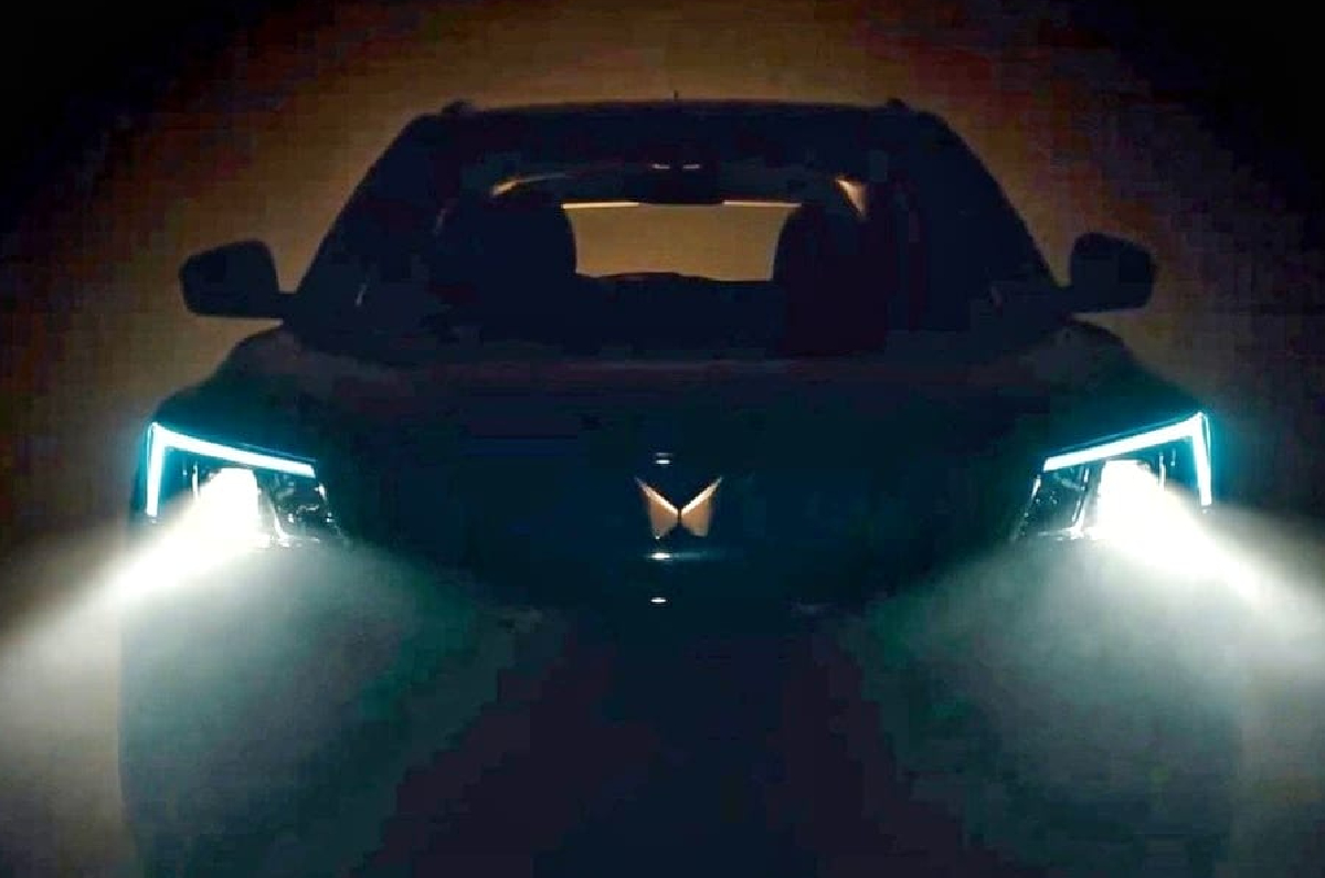 Mahindra XUV400 front 