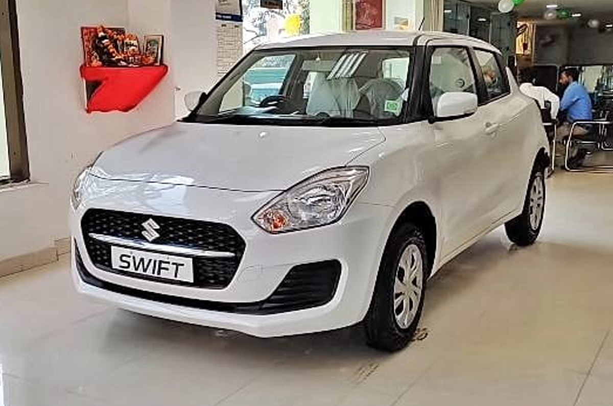 maruti swift 2022 white