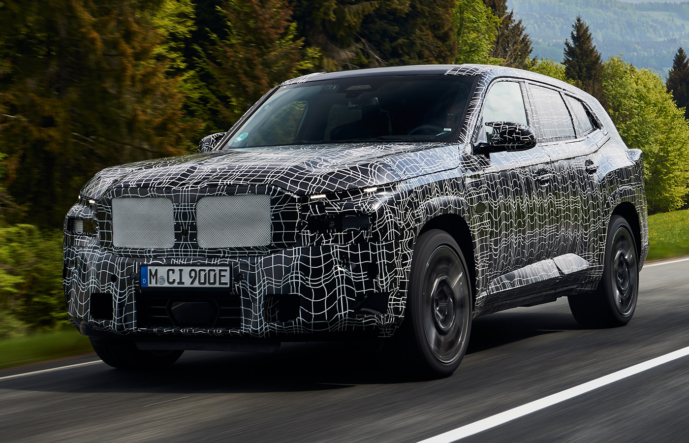 2023 BMW XM front tracking