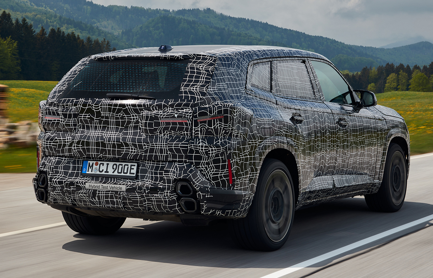 2023 BMW XM rear tracking