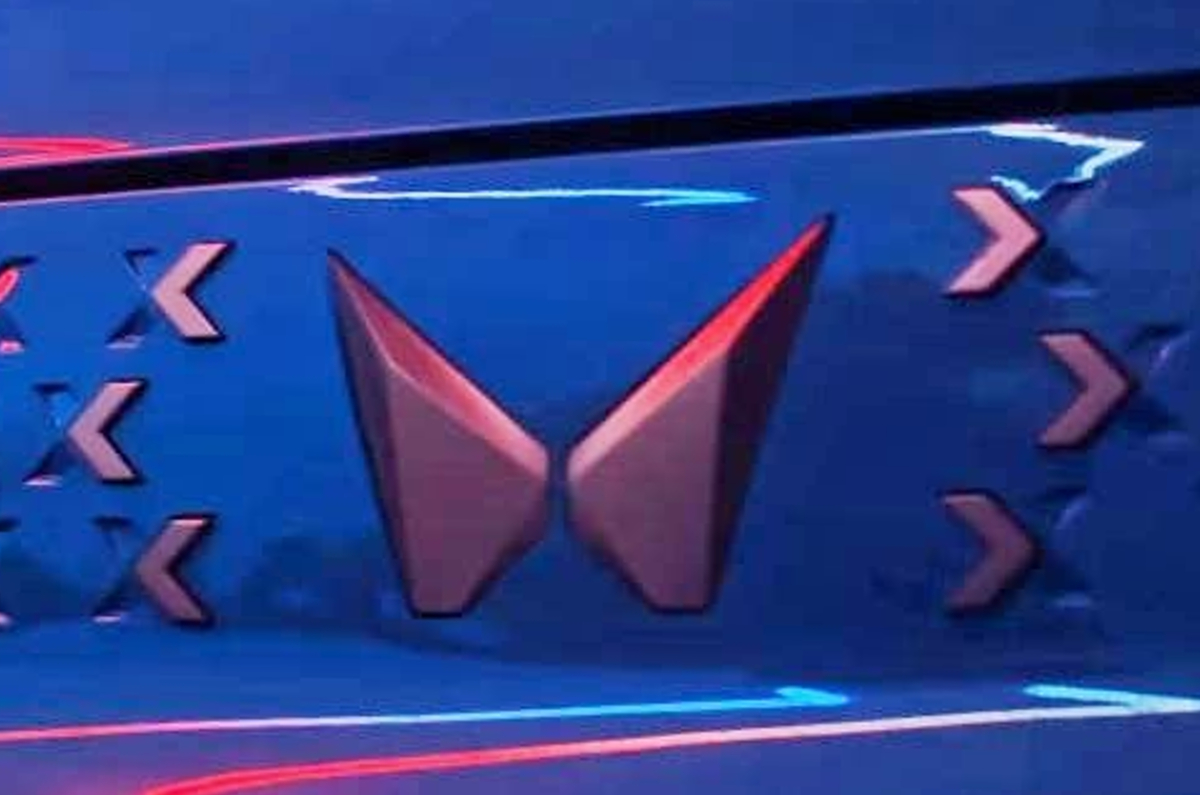 Mahindra XUV400 Mahindra badge