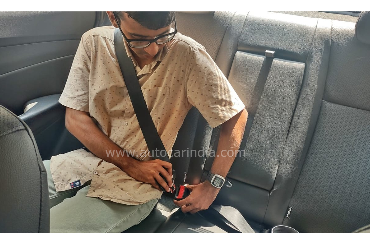 Hyundai Verna rear seat belts 