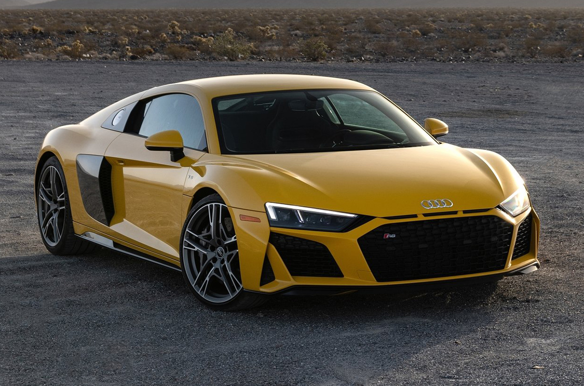 2022 Audi R8 front three quarter.