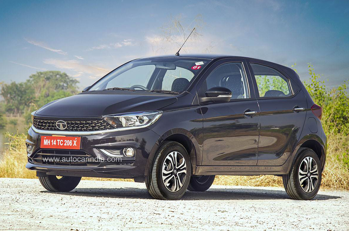 Tata Tiago front quarter 