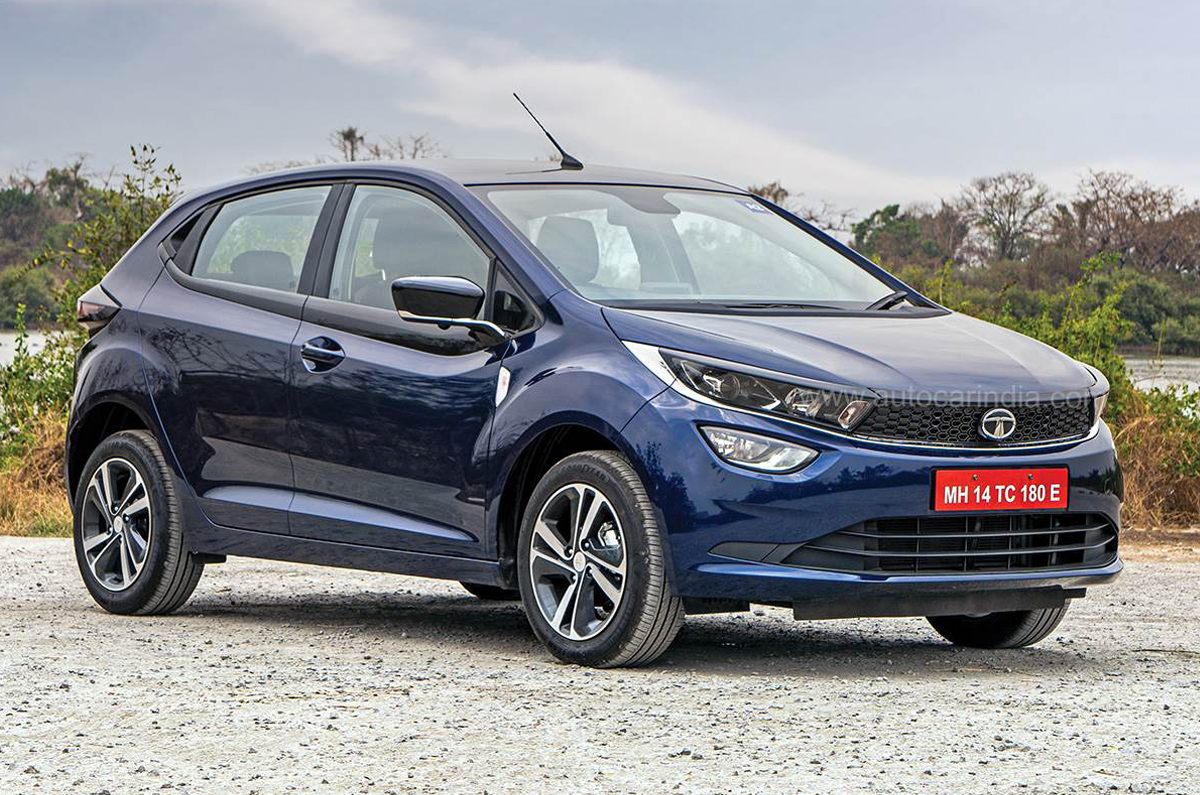 Tata Altroz front quarter 
