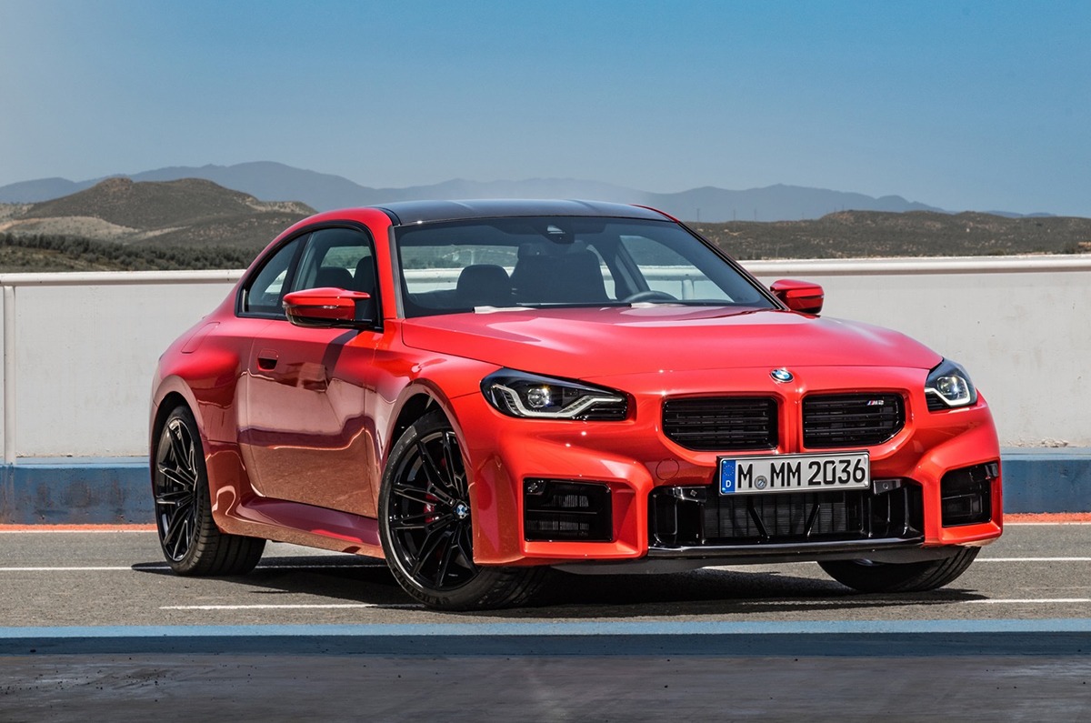 2023 BMW M2 front quarter.