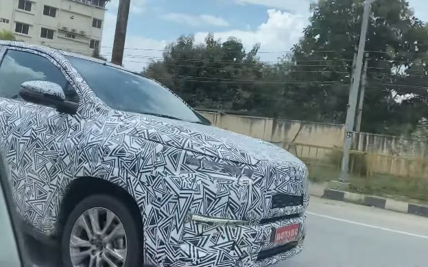 Toyota Innova Hycross 