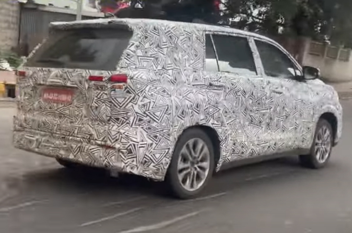 Toyota Innova Hycross spied  