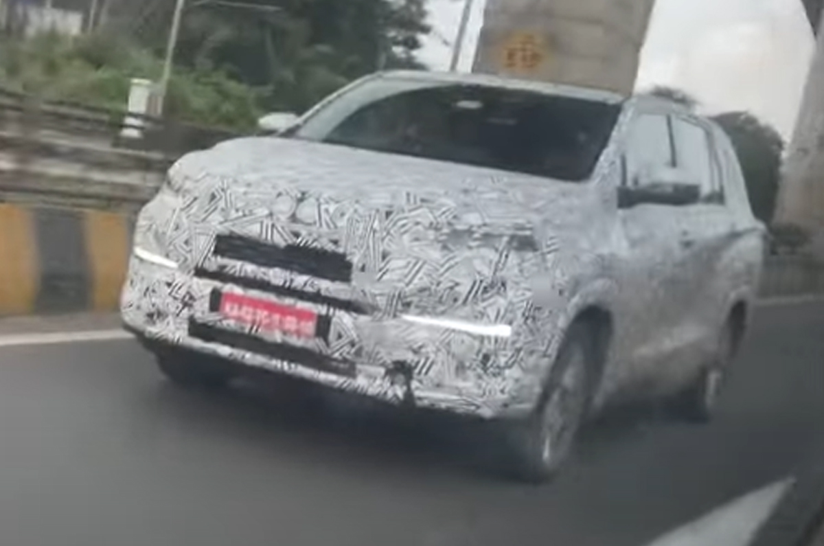 Toyota Innova Hycross spied  
