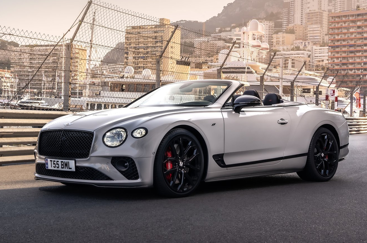 2022 Bentley Continental GTC front quarter.