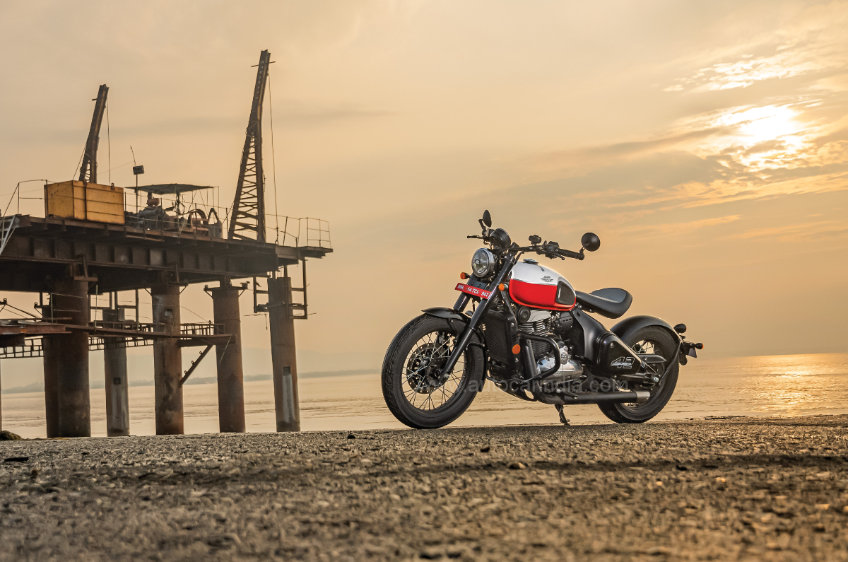 Jawa 42 Bobber Review: Performance, Features, Comfort And More - ZigWheels