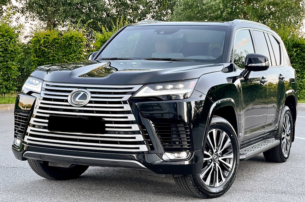 Lexus LX500d front quarter