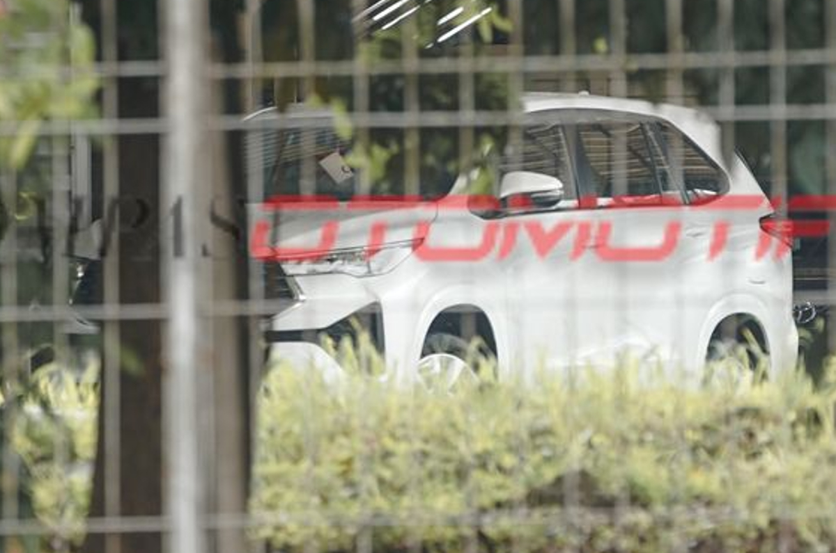 Toyota Hycross profile