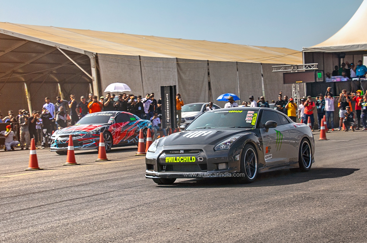 Nissan GTR front tracking.